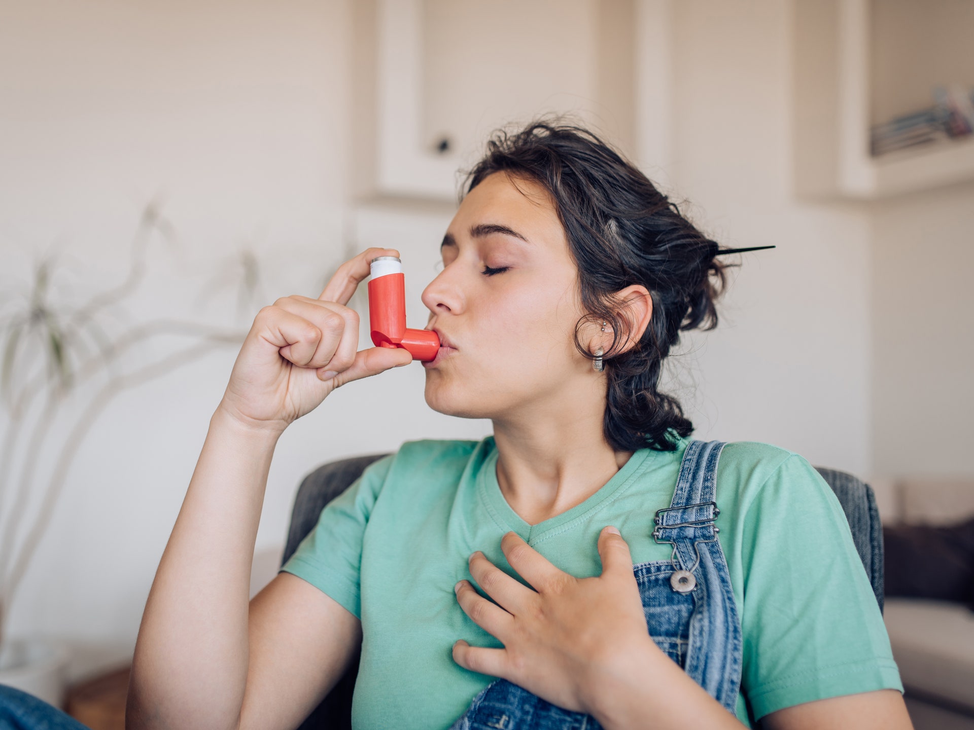  Here’s What Asthma Symptoms Really Feel Like During an Attack